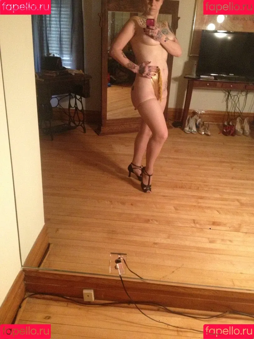 Danielle Colby / DanielleColby / daniellecolbyamericanpicker Onlyfans Photo Gallery 