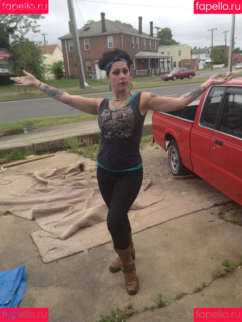 Danielle Colby / DanielleColby / daniellecolbyamericanpicker Onlyfans Photo Gallery 