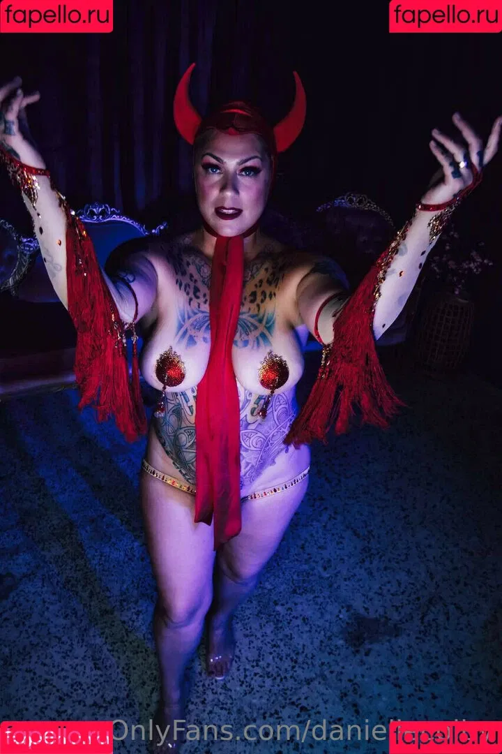 Danielle Colby / DanielleColby / daniellecolbyamericanpicker Onlyfans Photo Gallery 