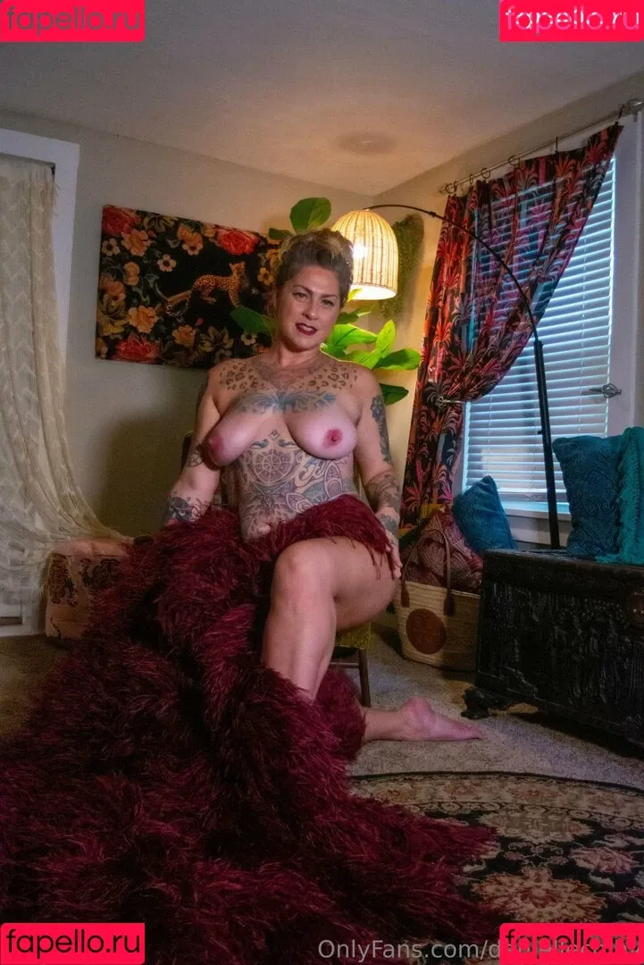 Danielle Colby / DanielleColby / daniellecolbyamericanpicker Onlyfans Photo Gallery 