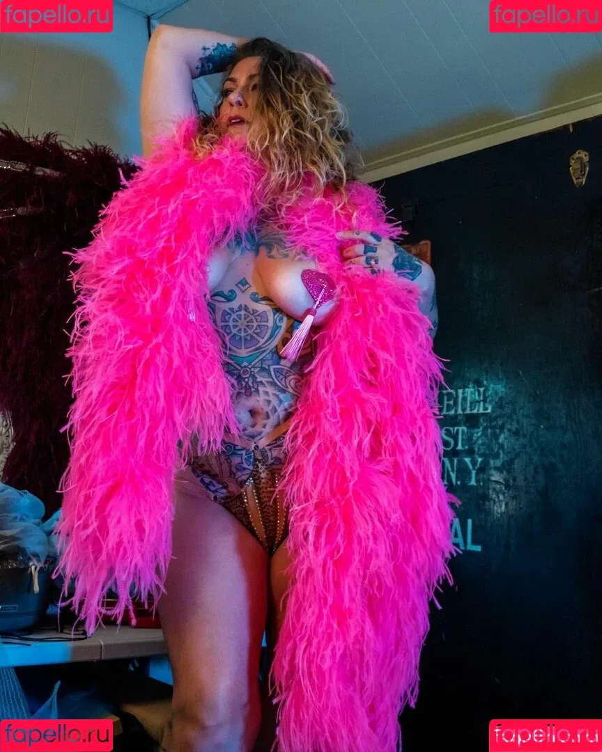 Danielle Colby / DanielleColby / daniellecolbyamericanpicker Onlyfans Photo Gallery 