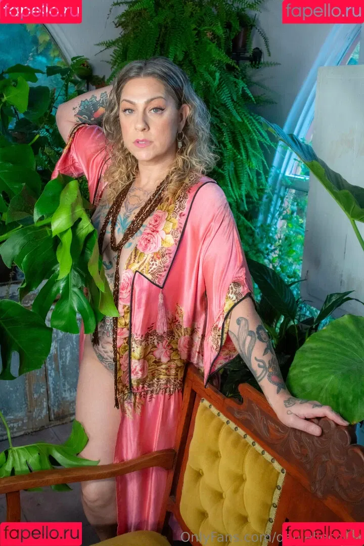 Danielle Colby / DanielleColby / daniellecolbyamericanpicker Onlyfans Photo Gallery 