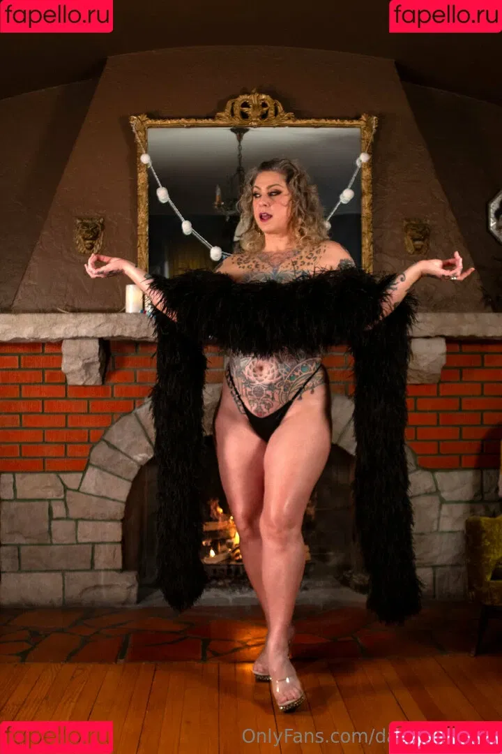 Danielle Colby / DanielleColby / daniellecolbyamericanpicker Onlyfans Photo Gallery 