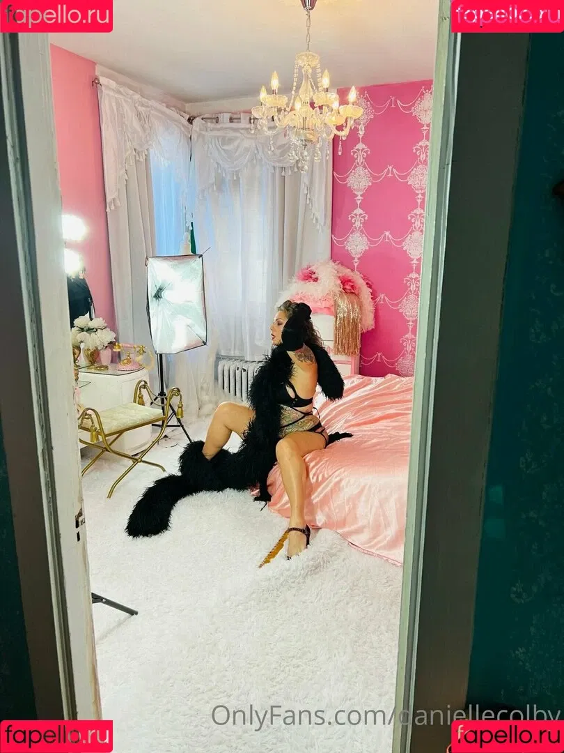 Danielle Colby / DanielleColby / daniellecolbyamericanpicker Onlyfans Photo Gallery 