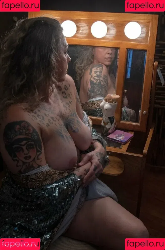 Danielle Colby / DanielleColby / daniellecolbyamericanpicker Onlyfans Photo Gallery 