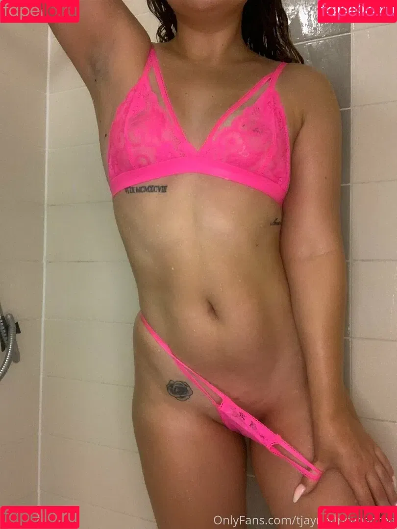 avery-maeex / averyham Onlyfans Photo Gallery 