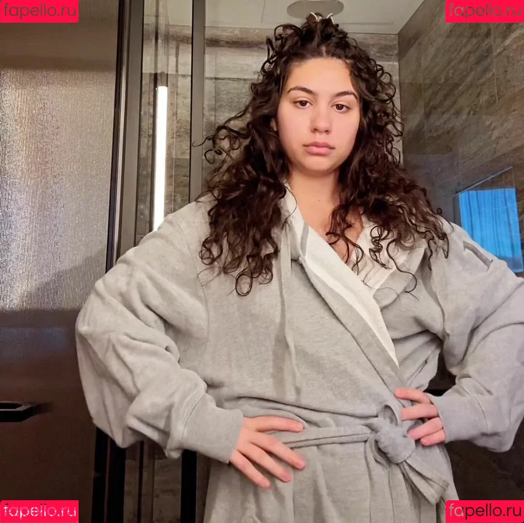 Alessia Cara / alessiacara / alessiasmusic Onlyfans Photo Gallery 