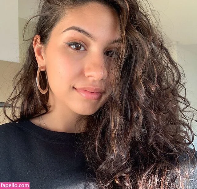 Alessia Cara Nude Onlyfans Photo 15