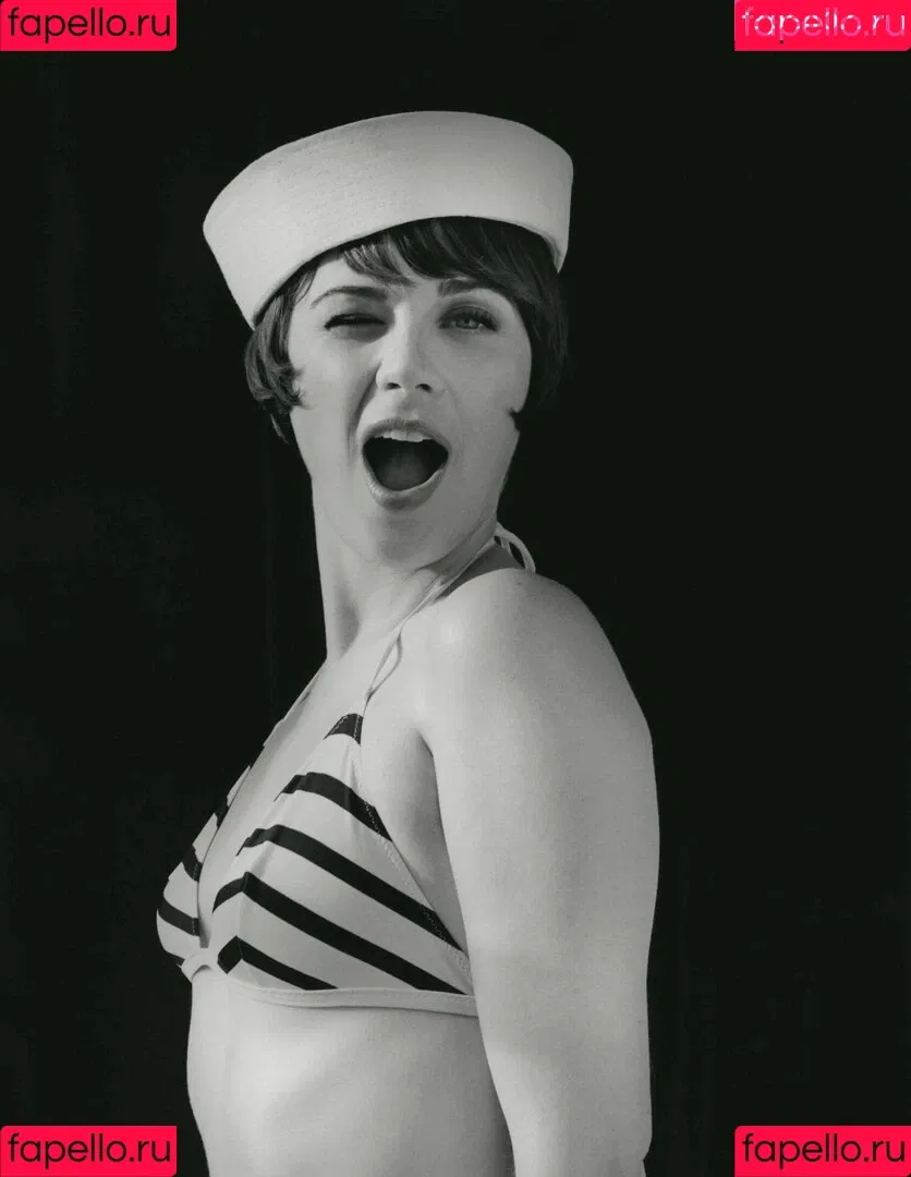 Zooey Deschanel / zooeydeschanel Onlyfans Photo Gallery 