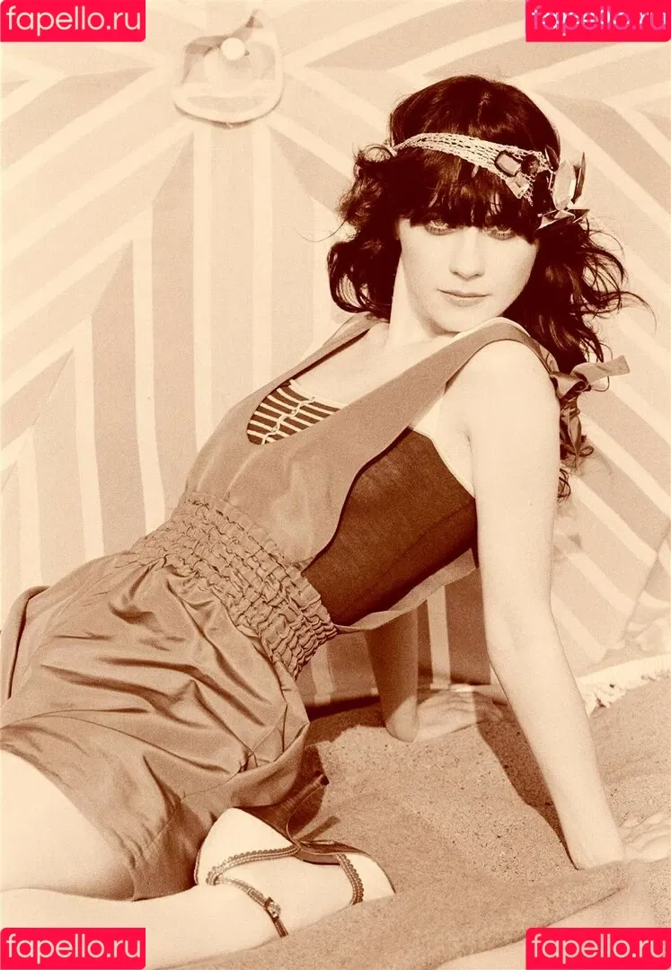 Zooey Deschanel / zooeydeschanel Onlyfans Photo Gallery 