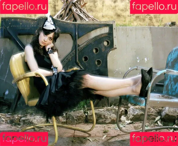 Zooey Deschanel / zooeydeschanel Onlyfans Photo Gallery 