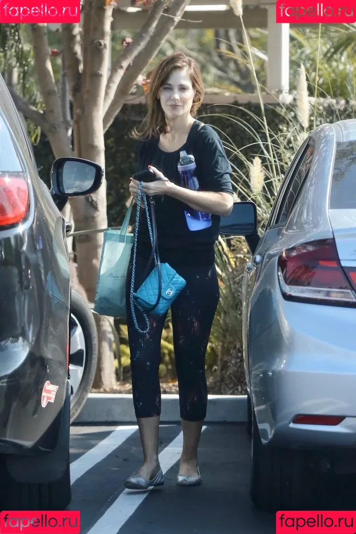 Zooey Deschanel / zooeydeschanel Onlyfans Photo Gallery 