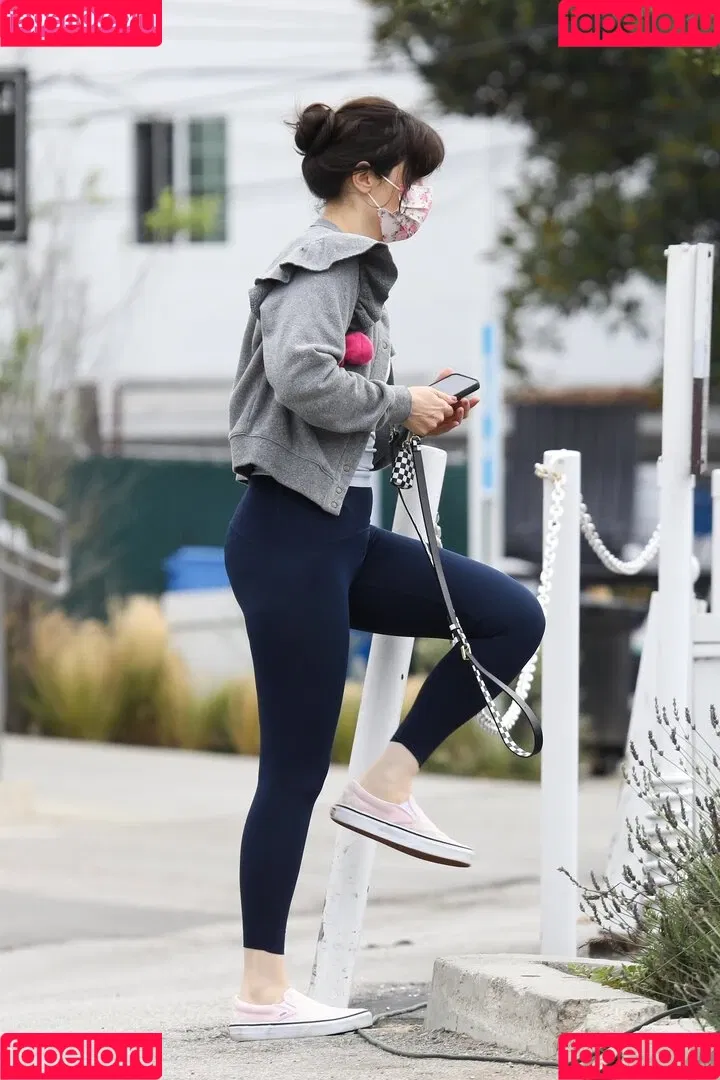 Zooey Deschanel / zooeydeschanel Onlyfans Photo Gallery 