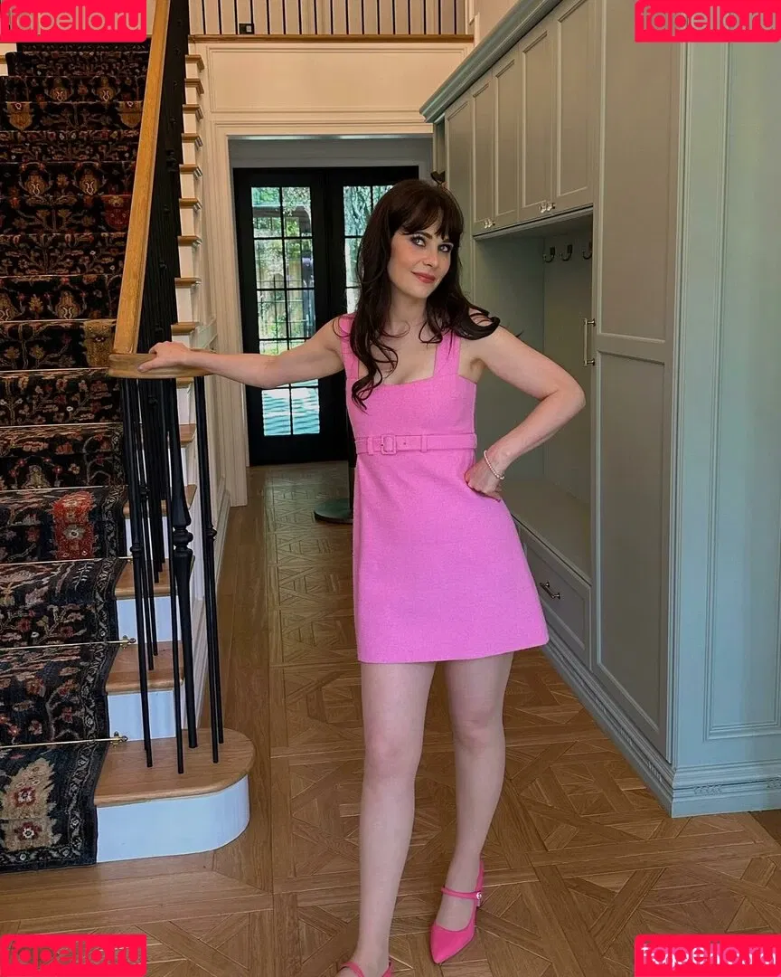 Zooey Deschanel / zooeydeschanel Onlyfans Photo Gallery 