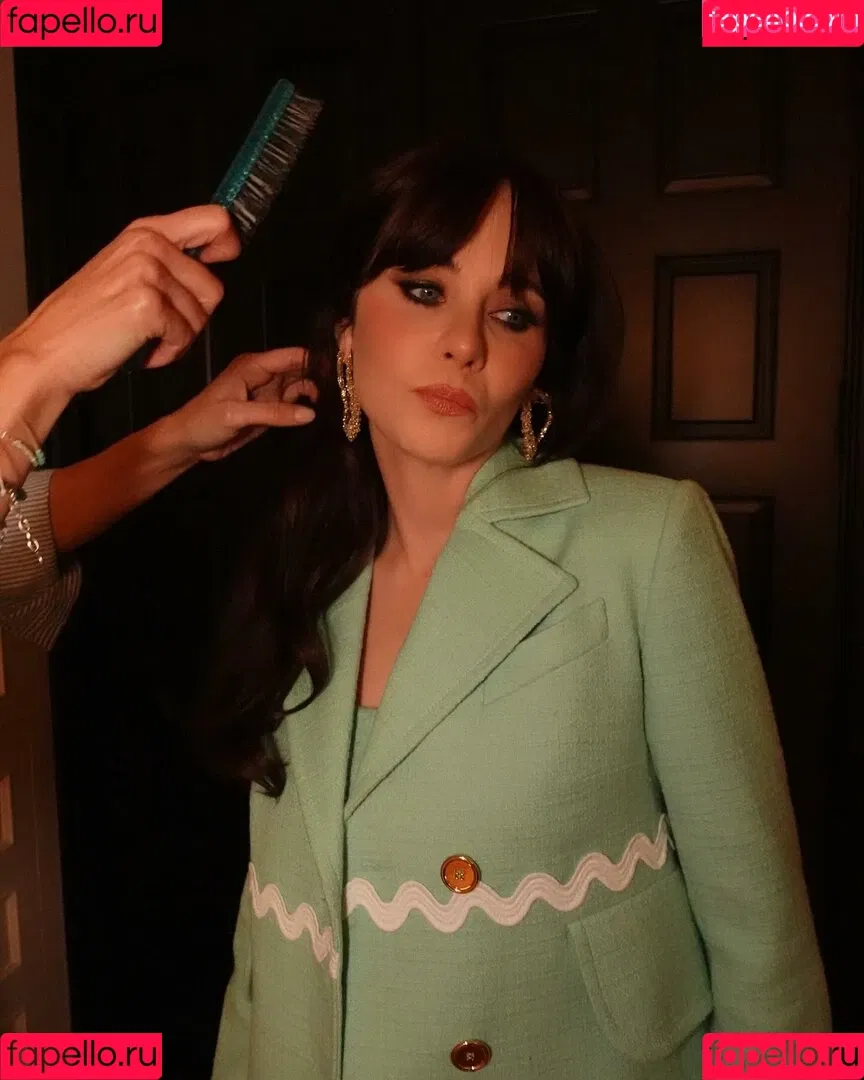 Zooey Deschanel / zooeydeschanel Onlyfans Photo Gallery 