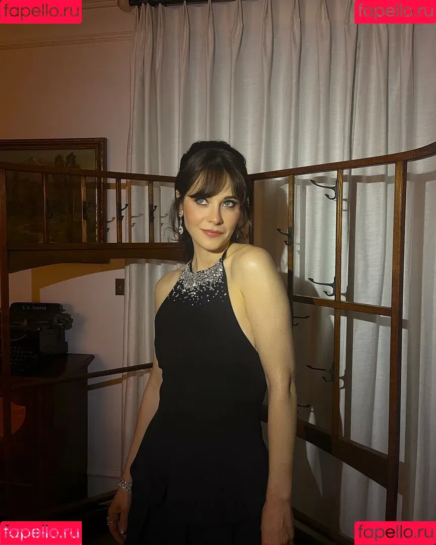 Zooey Deschanel / zooeydeschanel Onlyfans Photo Gallery 