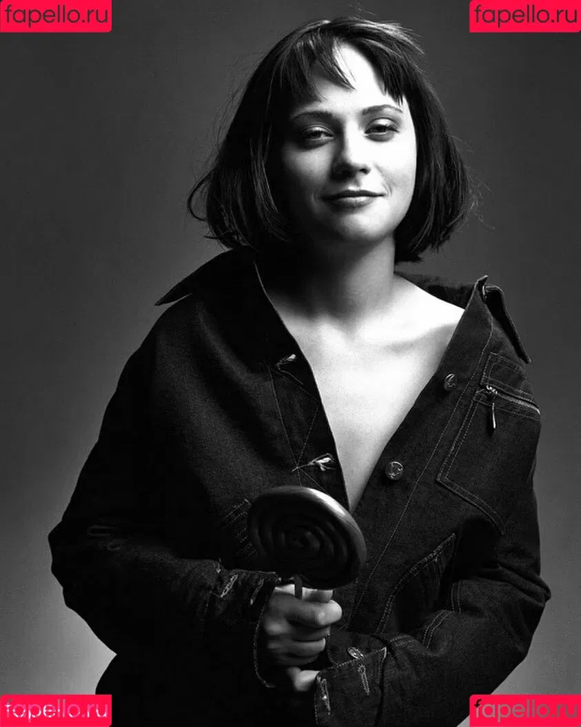Zooey Deschanel / zooeydeschanel Onlyfans Photo Gallery 