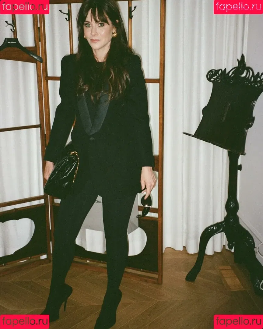 Zooey Deschanel / zooeydeschanel Onlyfans Photo Gallery 