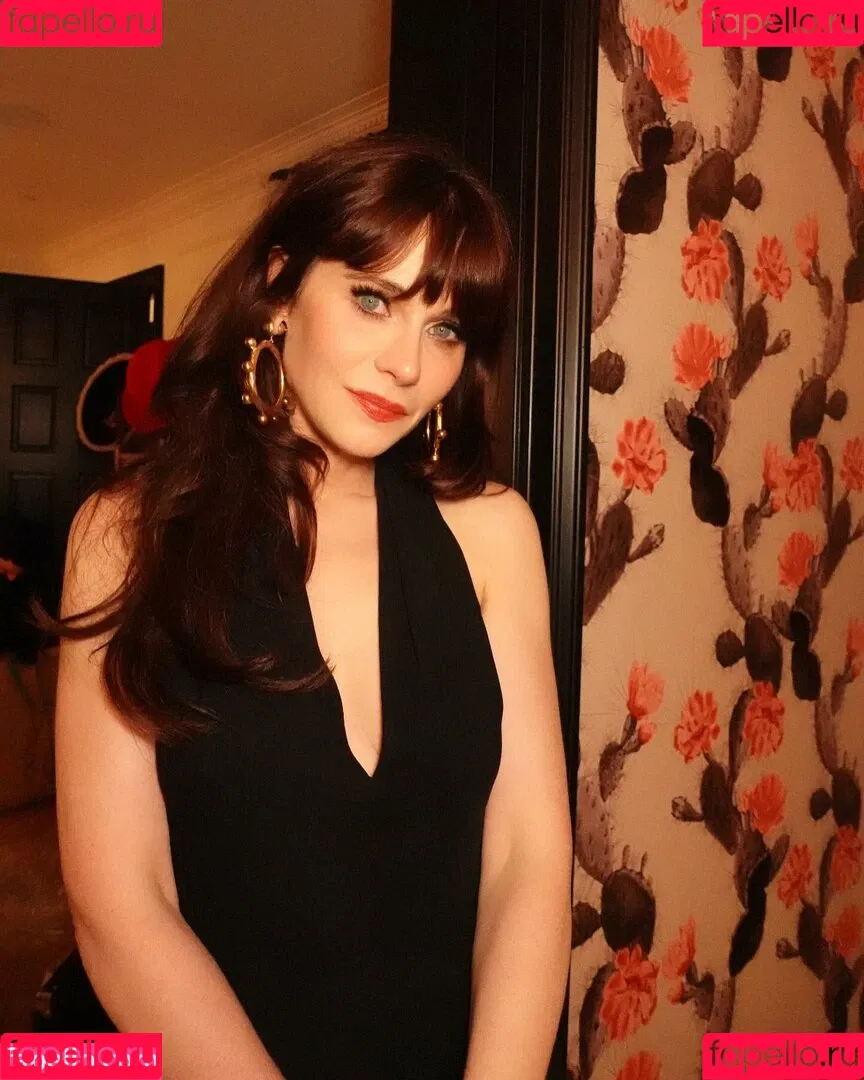 Zooey Deschanel / zooeydeschanel Onlyfans Photo Gallery 