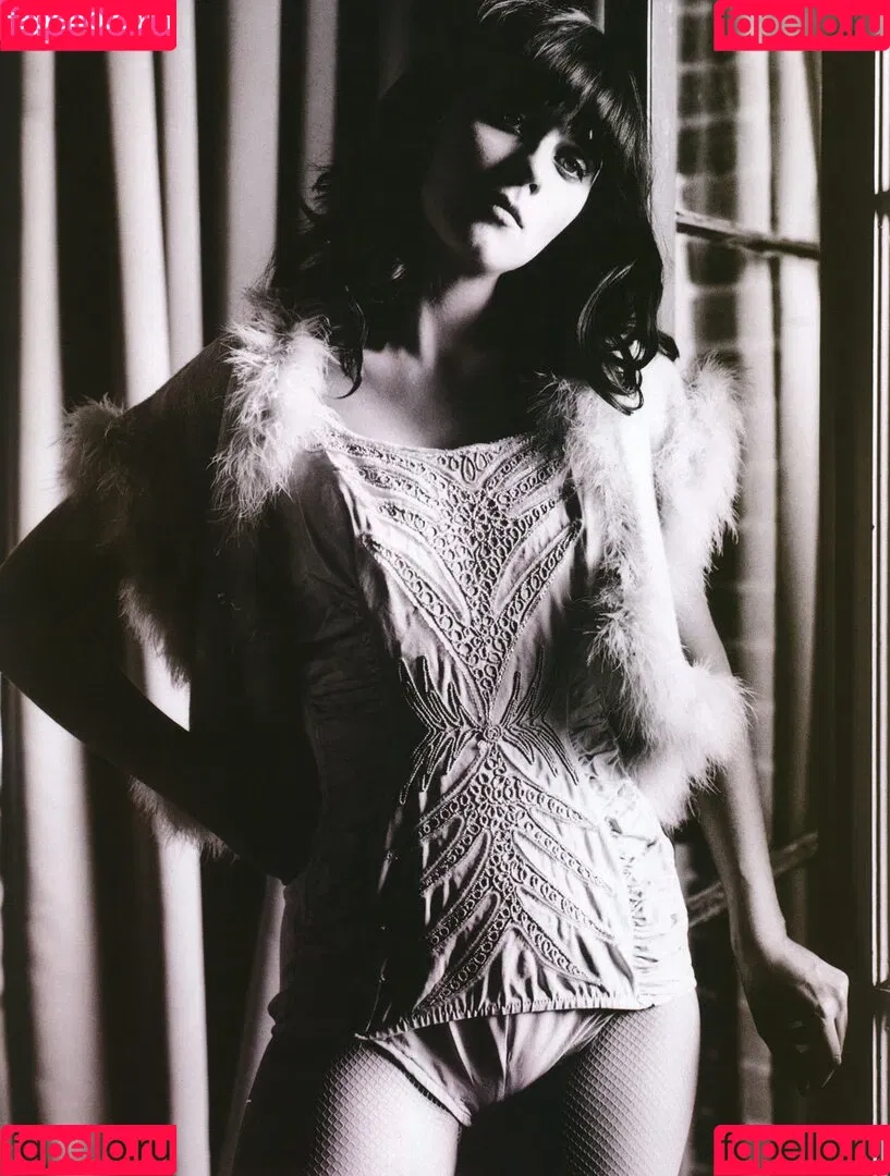 Zooey Deschanel / zooeydeschanel Onlyfans Photo Gallery 