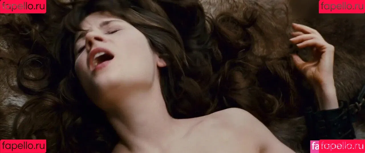 Zooey Deschanel / zooeydeschanel Onlyfans Photo Gallery 