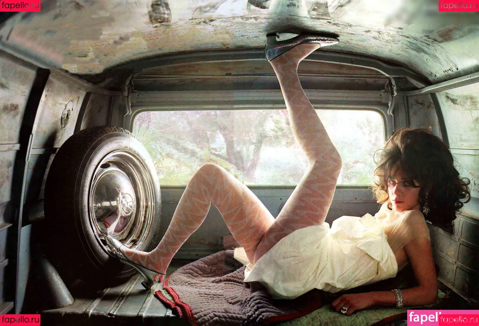 Zooey Deschanel / zooeydeschanel Onlyfans Photo Gallery 