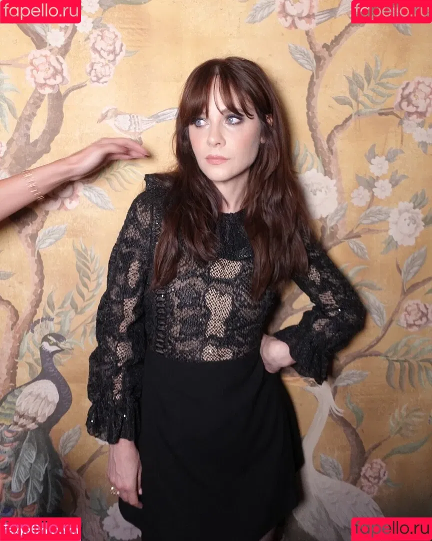 Zooey Deschanel / zooeydeschanel Onlyfans Photo Gallery 