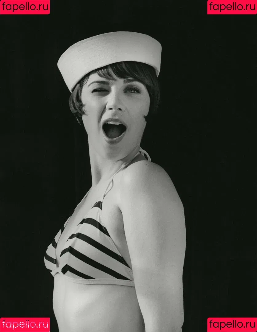 Zooey Deschanel / zooeydeschanel Onlyfans Photo Gallery 