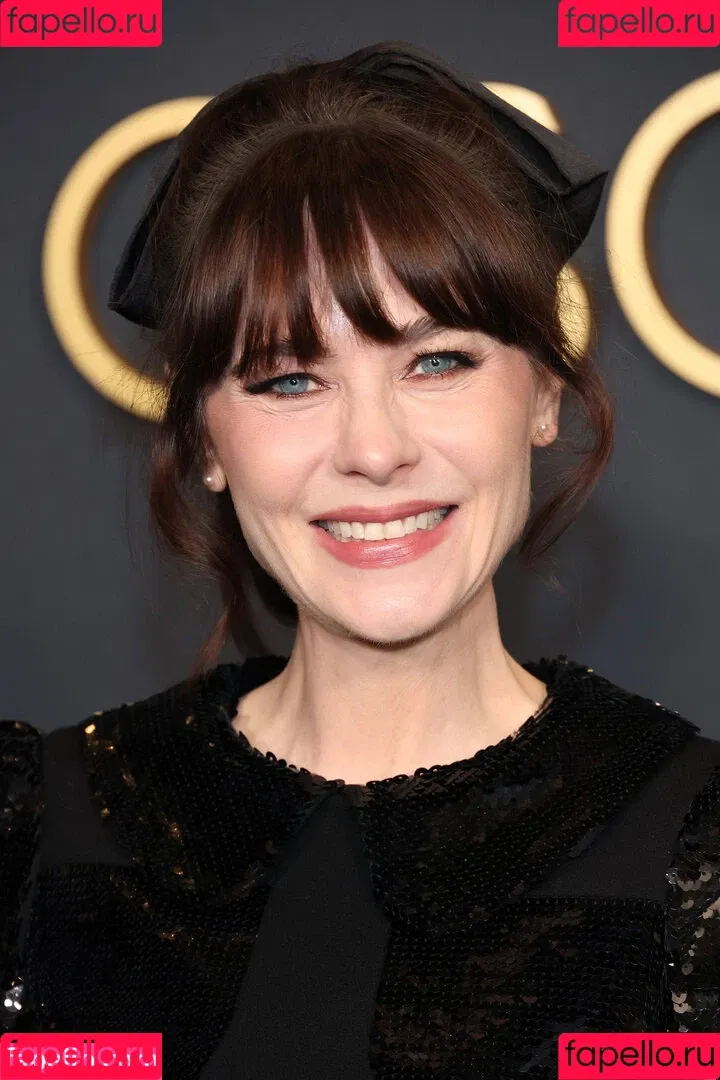 Zooey Deschanel / zooeydeschanel Onlyfans Photo Gallery 