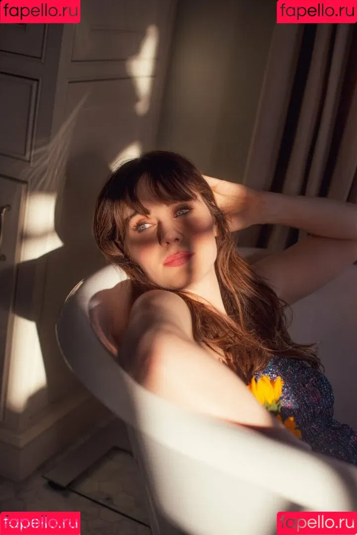 Zooey Deschanel / zooeydeschanel Onlyfans Photo Gallery 