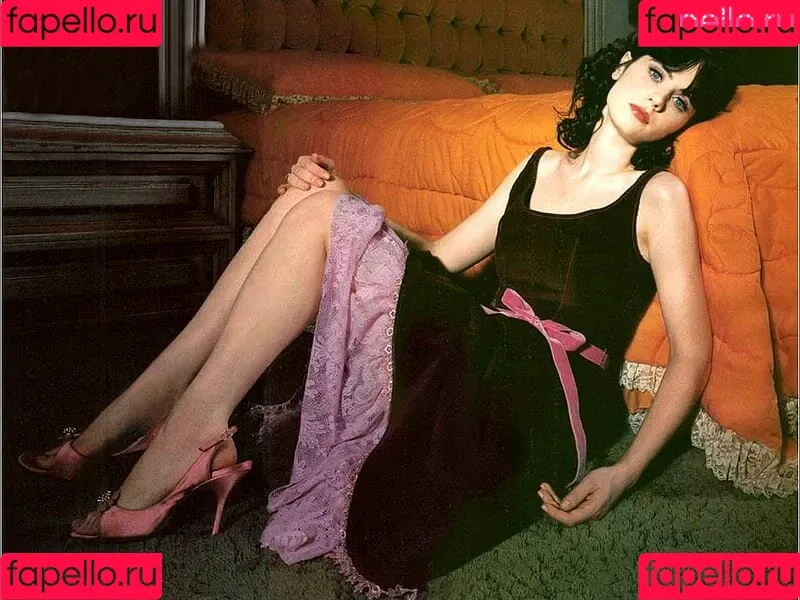 Zooey Deschanel / zooeydeschanel Onlyfans Photo Gallery 
