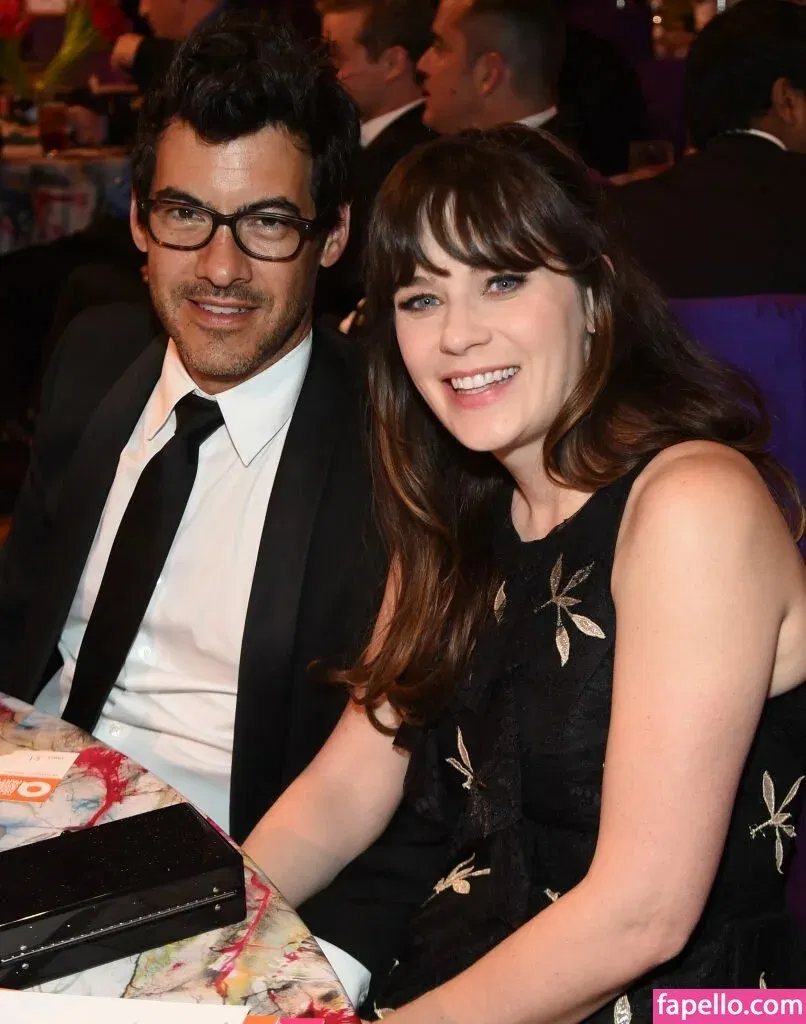 Zooey Deschanel / zooeydeschanel Onlyfans Photo Gallery 