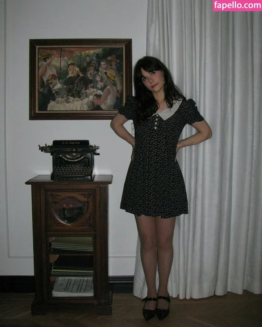 Zooey Deschanel / zooeydeschanel Onlyfans Photo Gallery 