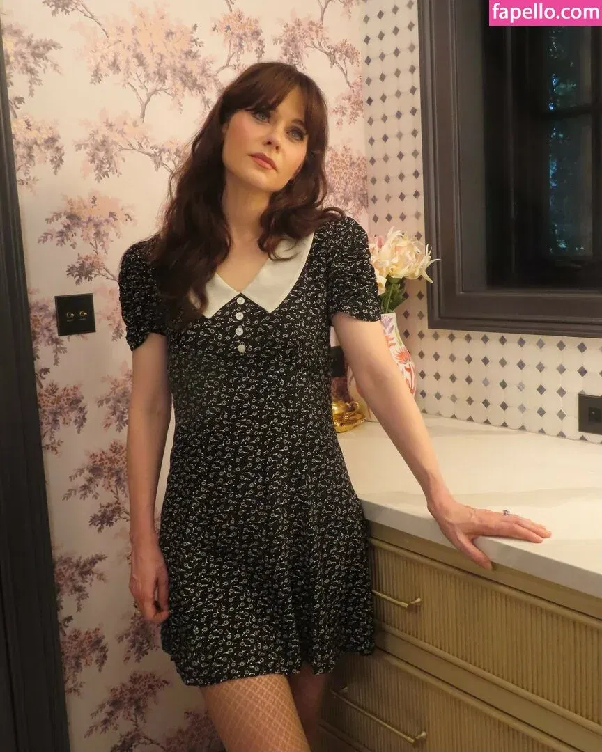 Zooey Deschanel / zooeydeschanel Onlyfans Photo Gallery 