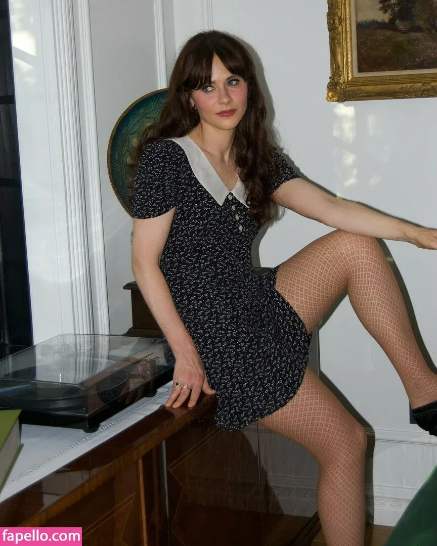 Zooey Deschanel / zooeydeschanel Onlyfans Photo Gallery 