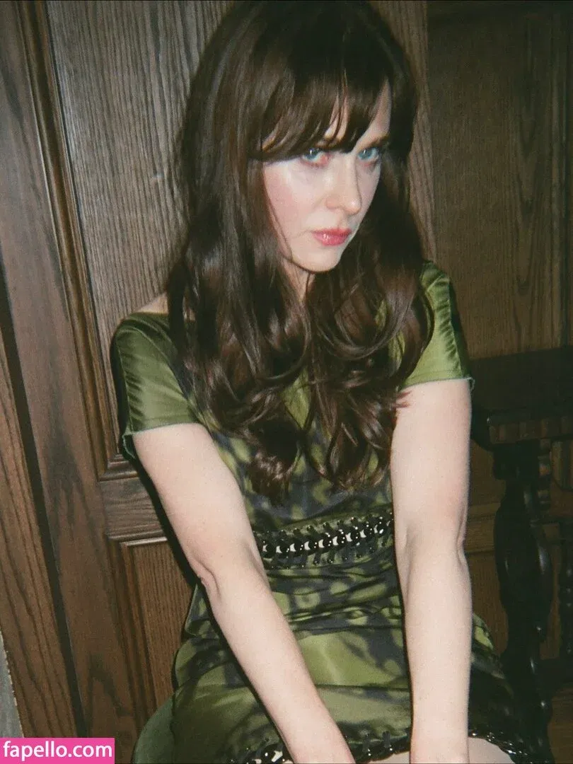 Zooey Deschanel / zooeydeschanel Onlyfans Photo Gallery 