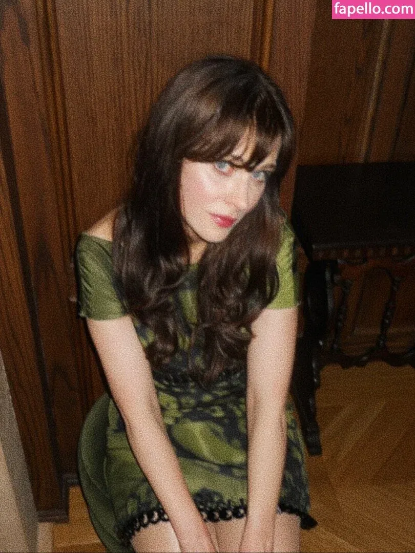 Zooey Deschanel / zooeydeschanel Onlyfans Photo Gallery 