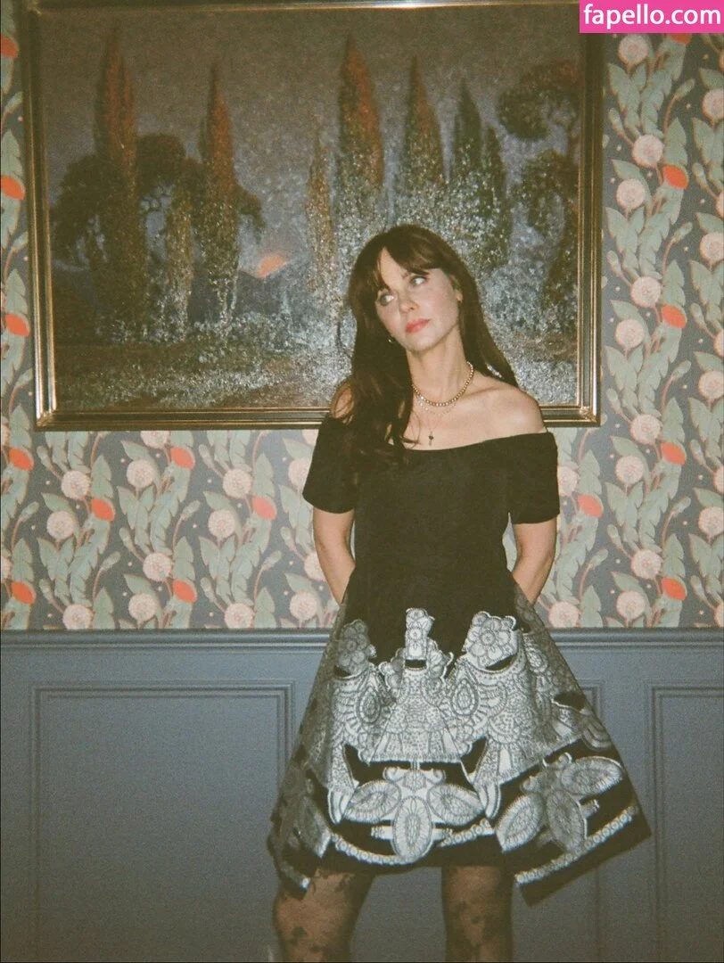 Zooey Deschanel / zooeydeschanel Onlyfans Photo Gallery 