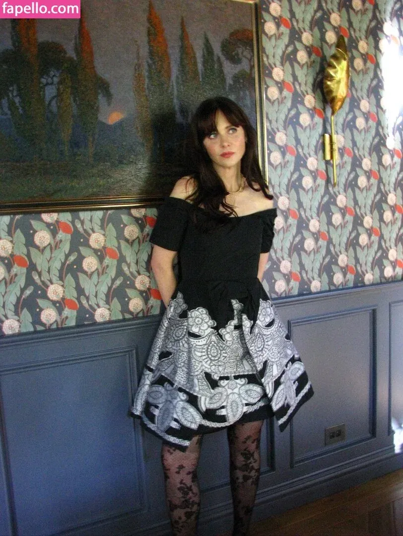 Zooey Deschanel / zooeydeschanel Onlyfans Photo Gallery 