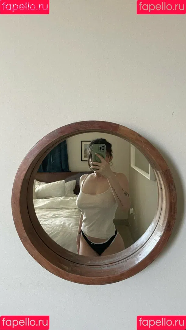 Sophie43 / l3avem3alone / soph8983 / sophia8983 Onlyfans Photo Gallery 
