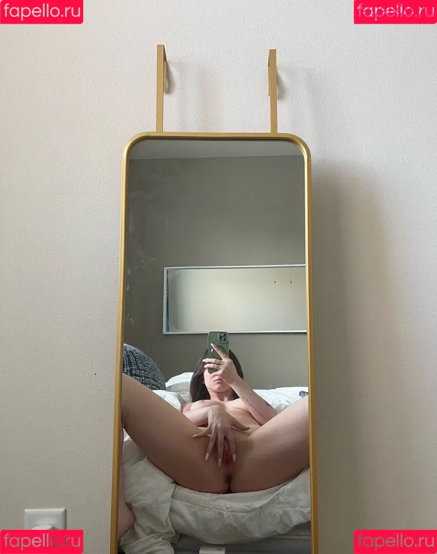 Sophie43 / l3avem3alone / soph8983 / sophia8983 Onlyfans Photo Gallery 