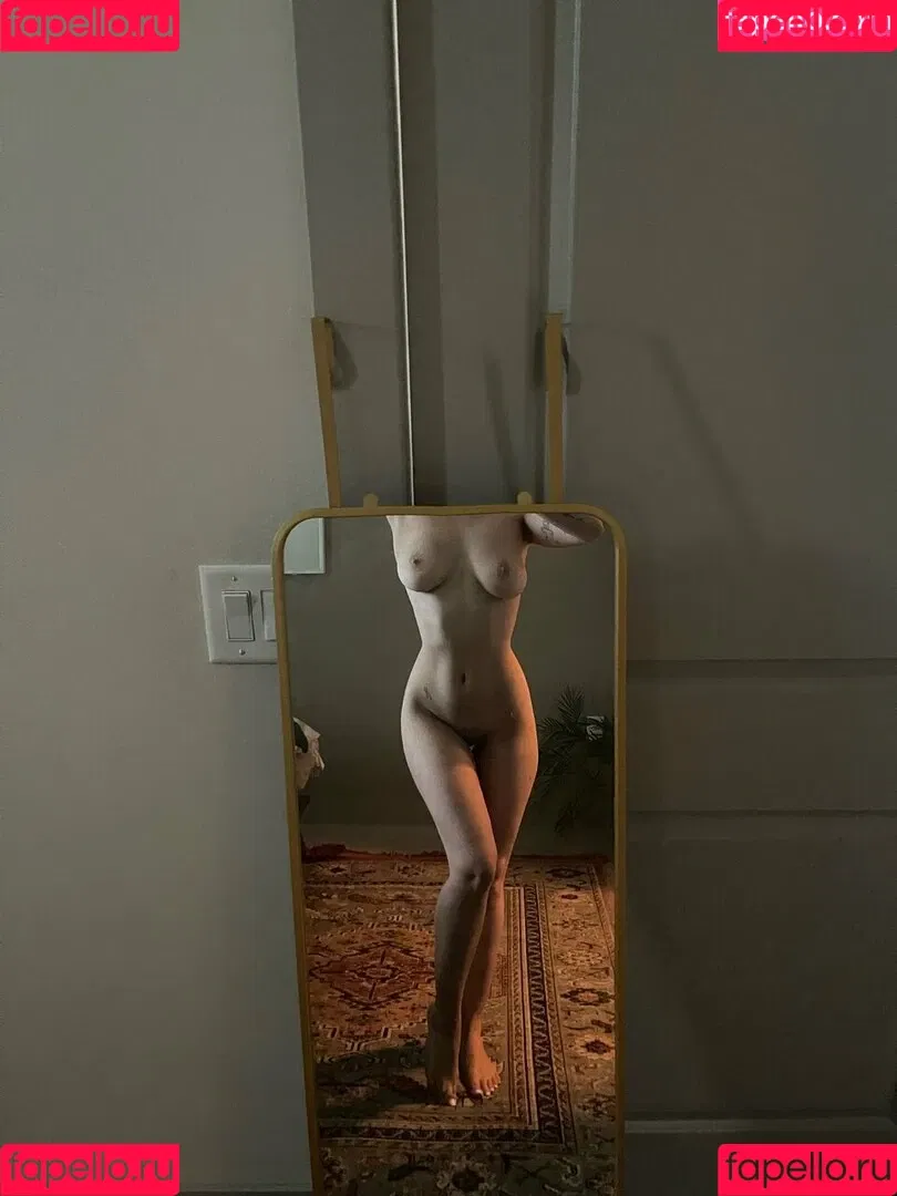 Sophie43 / l3avem3alone / soph8983 / sophia8983 Onlyfans Photo Gallery 