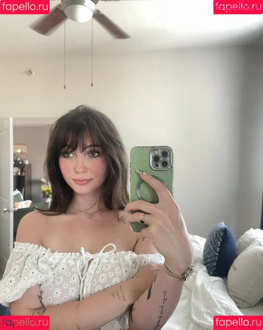 Sophie43 / l3avem3alone / soph8983 / sophia8983 Onlyfans Photo Gallery 