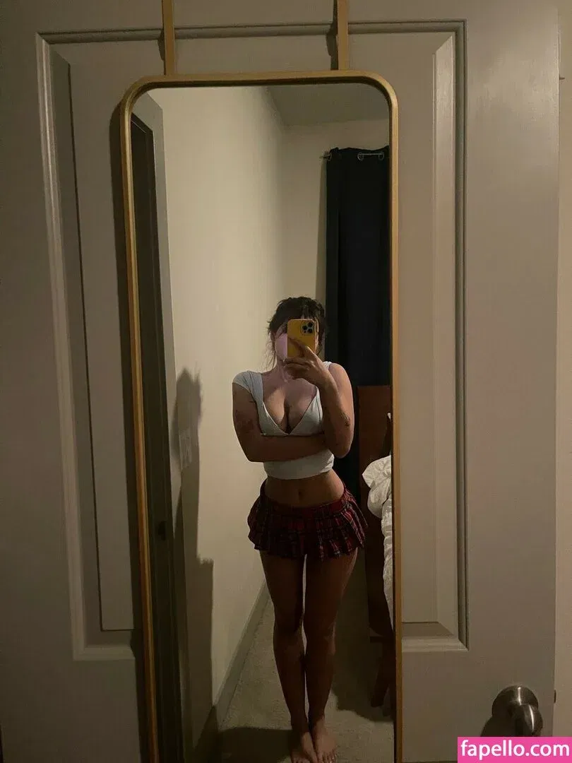 Sophie43 / l3avem3alone / soph8983 / sophia8983 Onlyfans Photo Gallery 