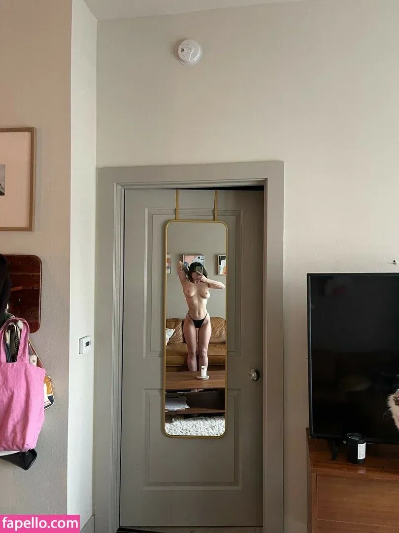 Sophie43 / l3avem3alone / soph8983 / sophia8983 Onlyfans Photo Gallery 