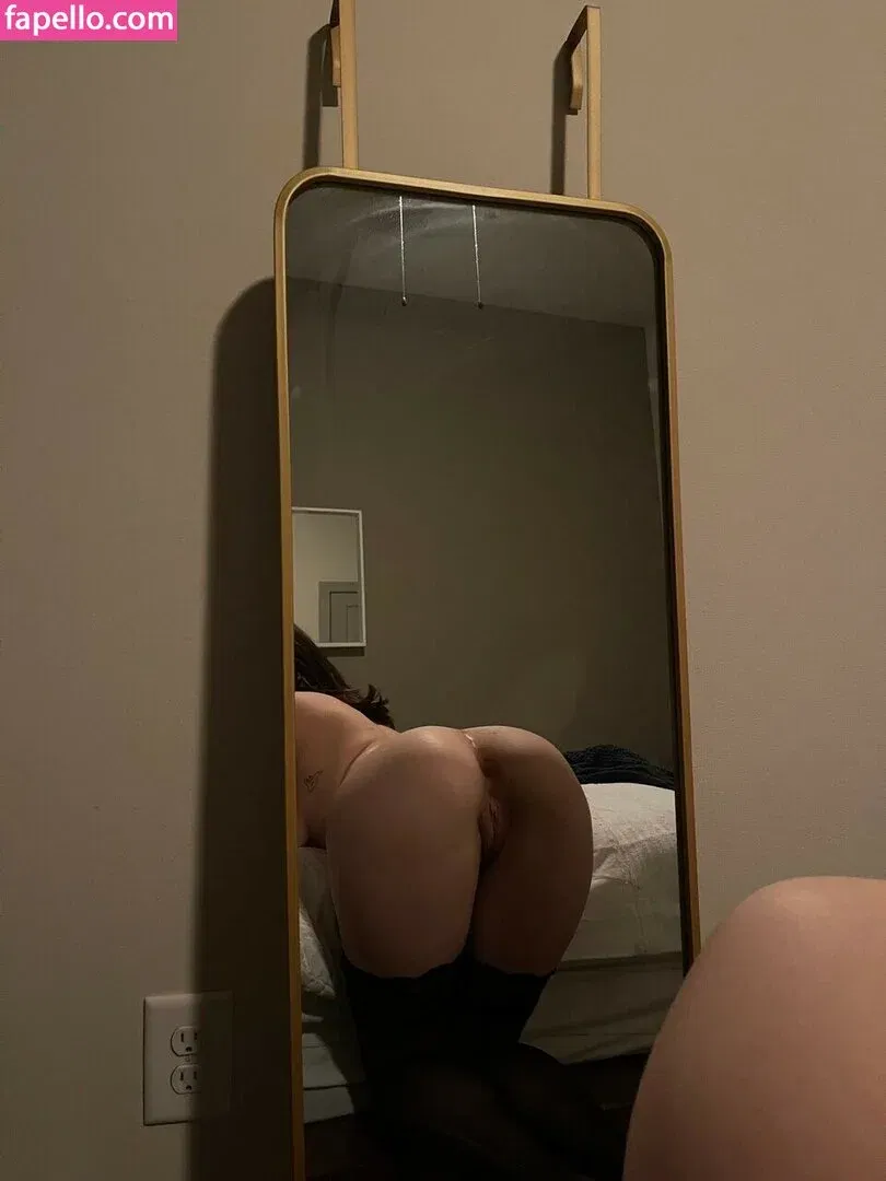 Sophie43 / l3avem3alone / soph8983 / sophia8983 Onlyfans Photo Gallery 