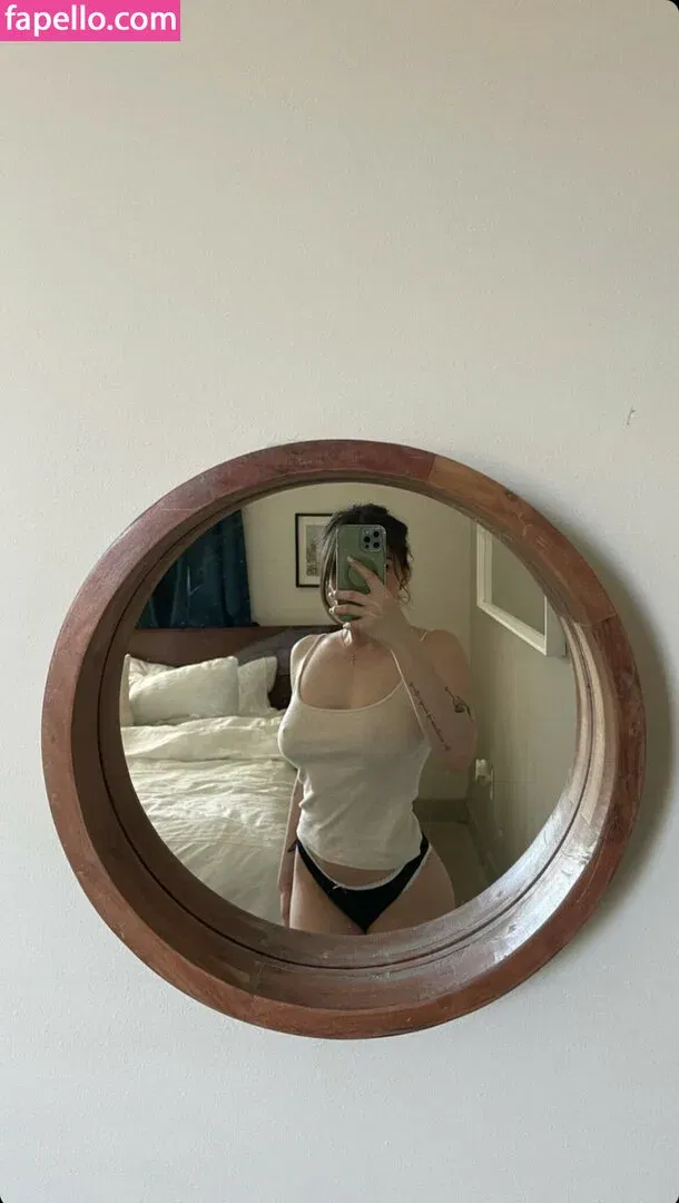 Sophie43 / l3avem3alone / soph8983 / sophia8983 Onlyfans Photo Gallery 