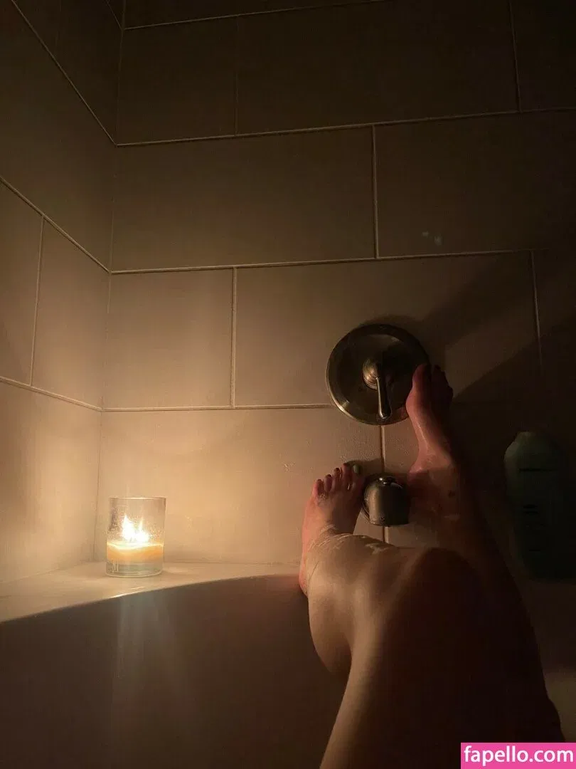 Sophie43 / l3avem3alone / soph8983 / sophia8983 Onlyfans Photo Gallery 