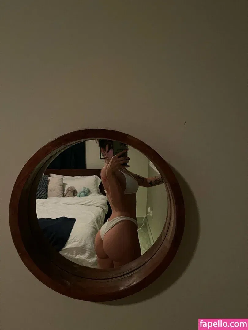 Sophie43 / l3avem3alone / soph8983 / sophia8983 Onlyfans Photo Gallery 