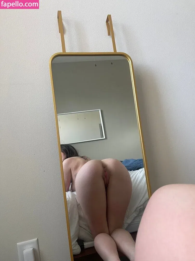 Sophie43 / l3avem3alone / soph8983 / sophia8983 Onlyfans Photo Gallery 